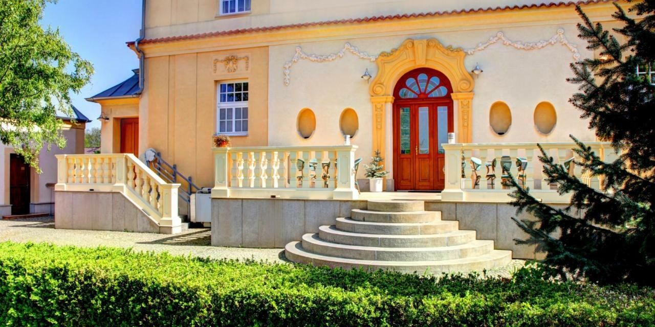 Penzion Tillerova Vila Lázně Bohdaneč Buitenkant foto