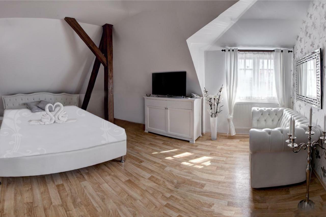 Penzion Tillerova Vila Lázně Bohdaneč Buitenkant foto