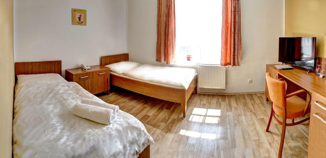 Penzion Tillerova Vila Lázně Bohdaneč Buitenkant foto