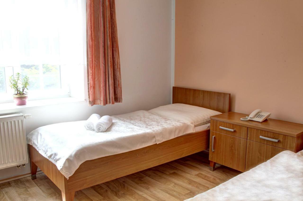 Penzion Tillerova Vila Lázně Bohdaneč Buitenkant foto