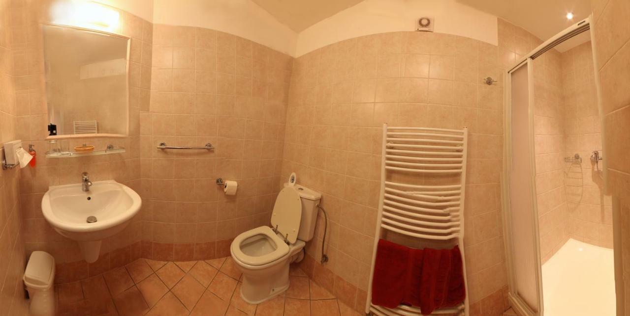 Penzion Tillerova Vila Lázně Bohdaneč Buitenkant foto