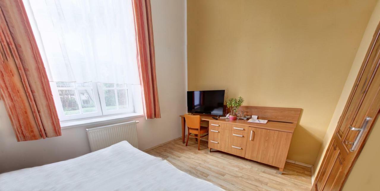 Penzion Tillerova Vila Lázně Bohdaneč Buitenkant foto