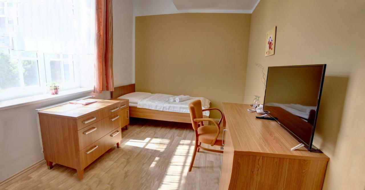 Penzion Tillerova Vila Lázně Bohdaneč Buitenkant foto