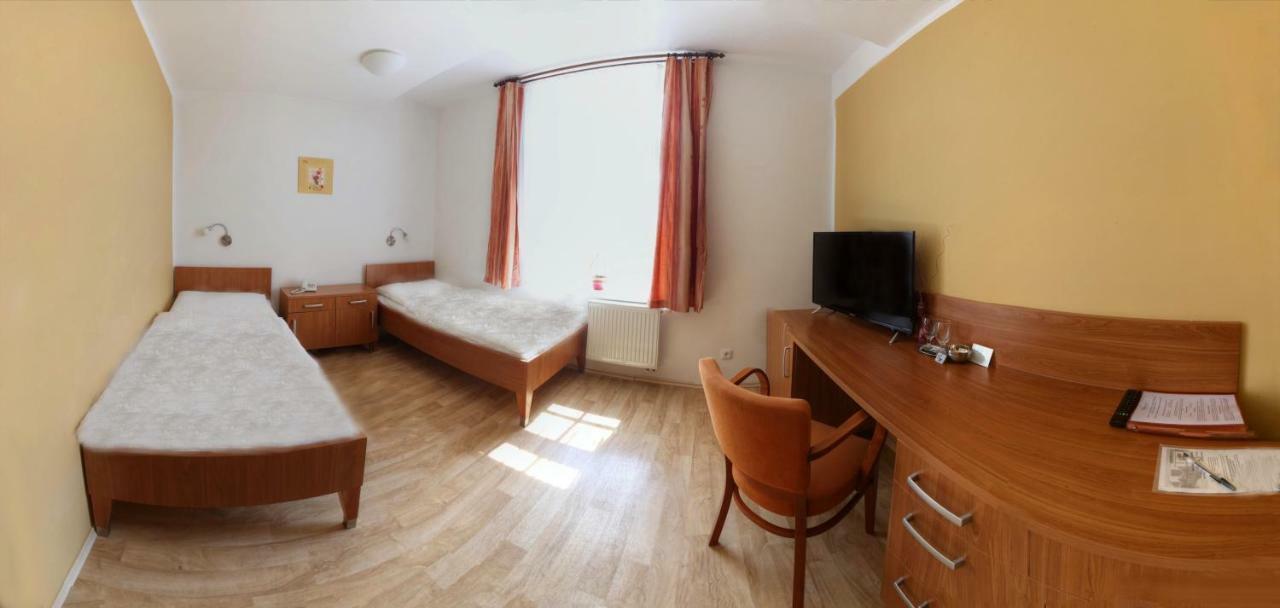 Penzion Tillerova Vila Lázně Bohdaneč Buitenkant foto